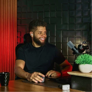 Igor Souza in the home office